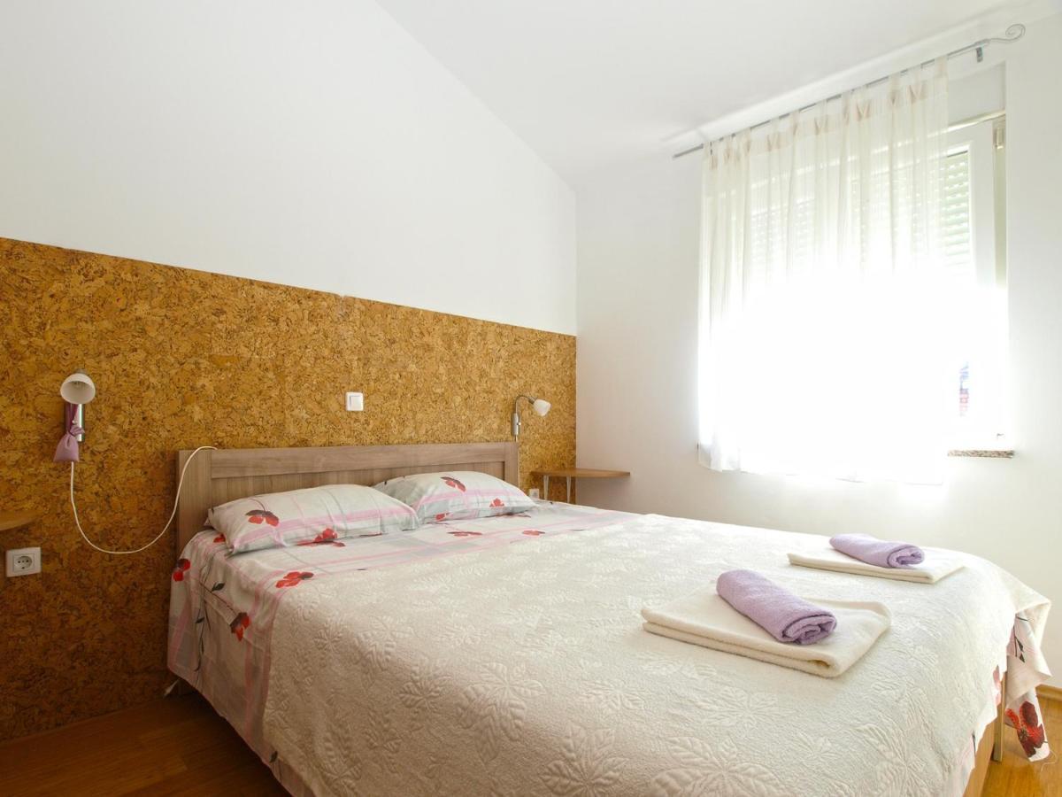 Apartments Majda 1932 Fazana Exterior photo