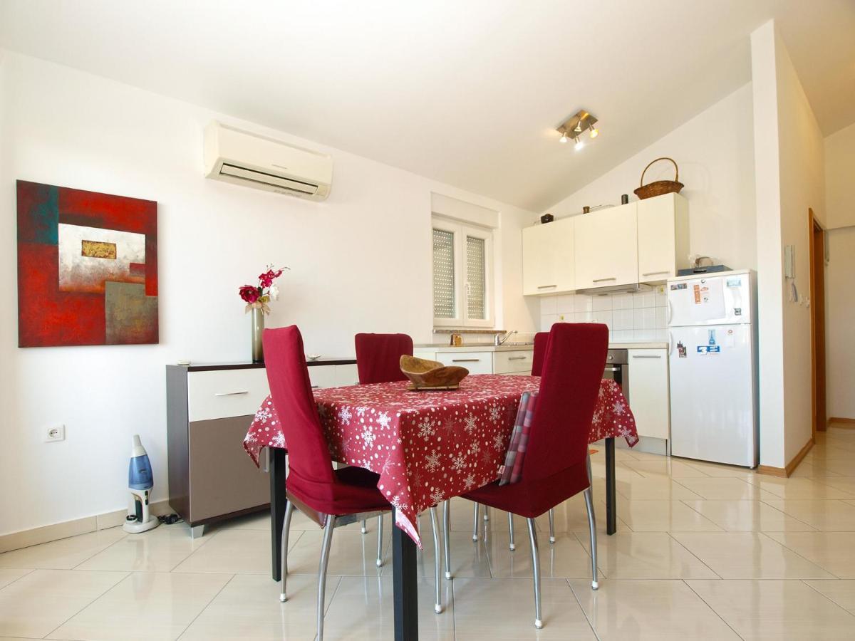 Apartments Majda 1932 Fazana Exterior photo
