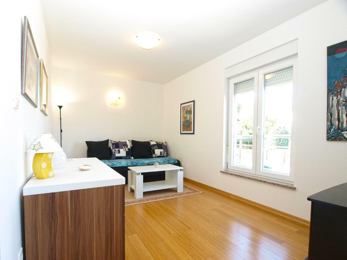 Apartments Majda 1932 Fazana Exterior photo