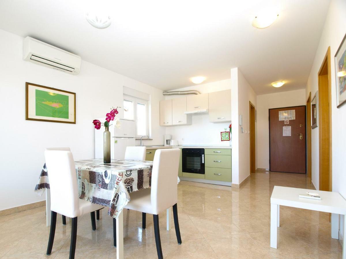 Apartments Majda 1932 Fazana Exterior photo