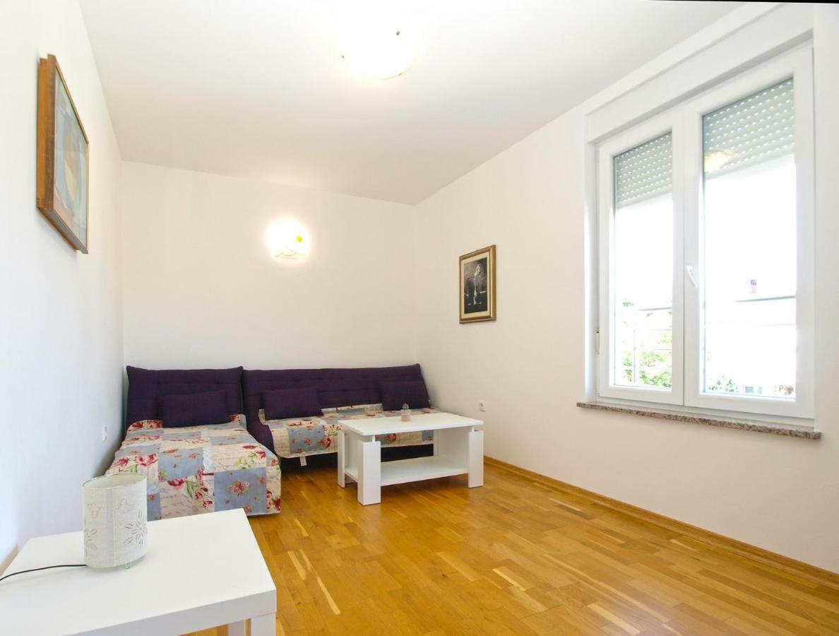 Apartments Majda 1932 Fazana Exterior photo