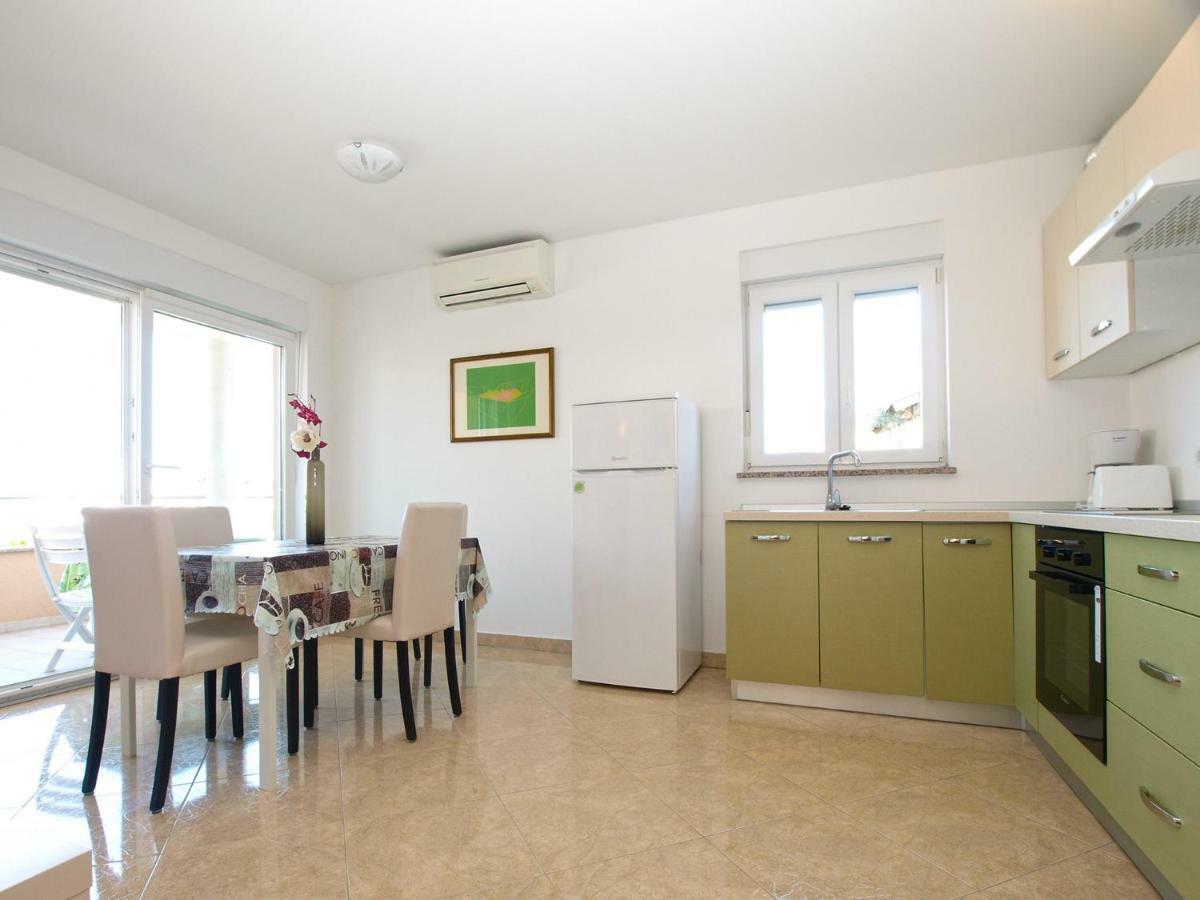 Apartments Majda 1932 Fazana Exterior photo