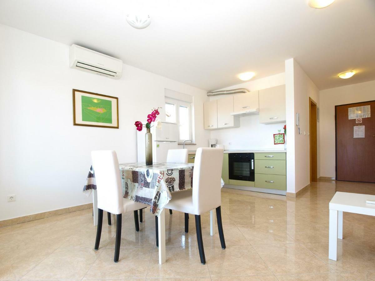 Apartments Majda 1932 Fazana Exterior photo
