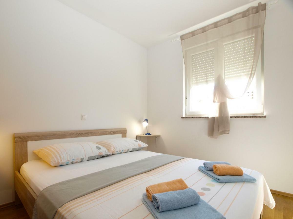 Apartments Majda 1932 Fazana Exterior photo
